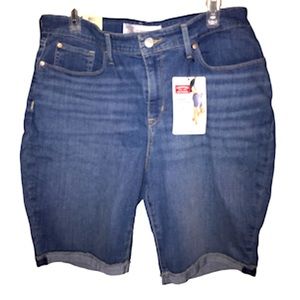 Levi’s above knee shorts